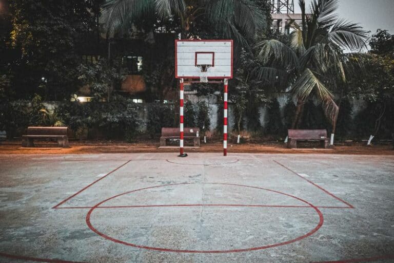 How Long is 30 Meters? 14 Common Comparisons (+Pics) Measuringly