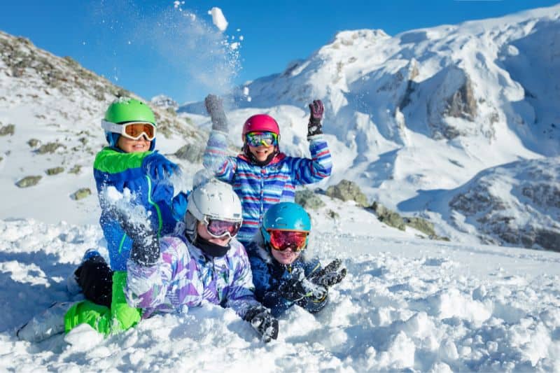 kids-playing-with-snow