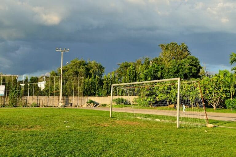 How Long is 30 Meters? 14 Common Comparisons (+Pics) Measuringly